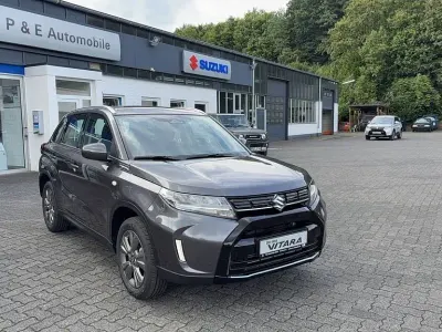 Neu Suzuki Vitara Club 129 PS (94 kW) 2026 Grau SUV