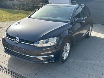 Gebraucht VW Golf VII Comfortline 150 PS (110 kW) 2017 Deep black perleffekt Limousine