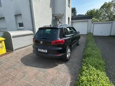 Gebraucht VW Tiguan LOUNGE 150 PS (110 kW) 2015 Schwarz SUV