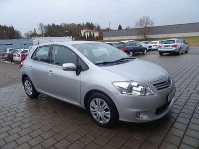 Silber Gebraucht 2010 Toyota Auris Life Limousine | 9.490 € (Teuer)