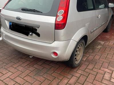Silber Gebraucht 2006 Ford Fiesta Kleinwagen | 450 € (Guter Preis)