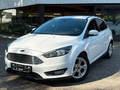Gebraucht Ford Focus Titanium 101 PS (74 kW) 2016 Weiß Limousine