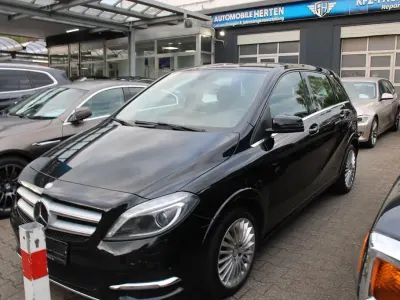 Gebraucht Mercedes B200 156 PS (114 kW) 2015 Schwarz Kleinwagen