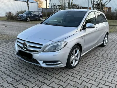 Gebraucht Mercedes B180 122 PS (89 kW) 2011 Silber Kleinwagen