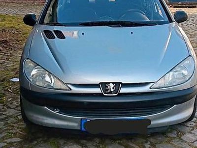Gebraucht Peugeot 206 75 PS (55 kW) 2001 Silber Kleinwagen
