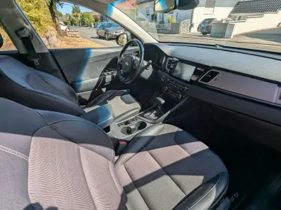 Gebraucht Kia Niro Spirit 141 PS (103 kW) 2018 Grau SUV