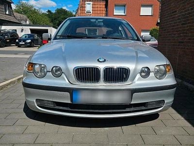 Usata BMW 320 Basis 250 CV (183 kW) 2003 Utilitaria