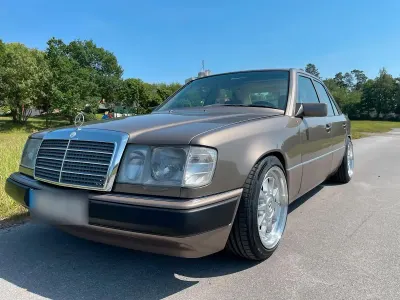 Gebraucht Mercedes E260 160 PS (117 kW) 1989 Braun Limousine