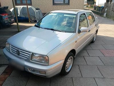 Gebraucht VW Vento 75 PS (55 kW) 1995 Silber Limousine