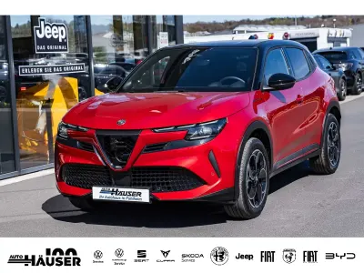 Gebraucht Alfa Romeo Junior Edizione Speciale 114 kW (156 PS) 2025 Rosso brera mit schwarzem dach SUV