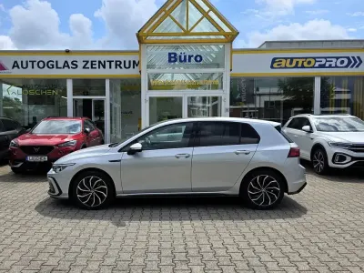 Gebraucht VW Golf VIII R-line 131 PS (96 kW) 2024 Silber Limousine