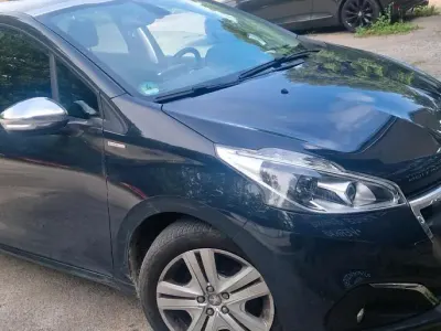 Gebraucht Peugeot 208 82 PS (60 kW) 2017 Grau Kleinwagen