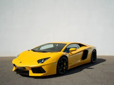 Second-hand Lamborghini Aventador 700 CP (514 kW) 2012 Galben Coupe