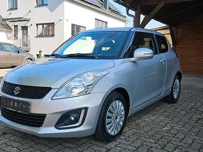 Silber Gebraucht 2015 Suzuki Swift Kleinwagen | 5.900 €