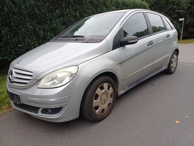 Gebraucht Mercedes B180 109 PS (80 kW) 2006 Silber Van / Kleinbus