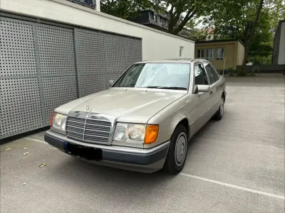 Używany Mercedes 230 105 KM (77 kW) 1990 Szary Sedan/Limuzyna