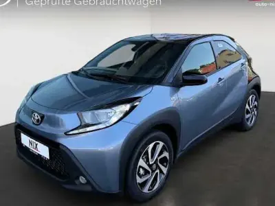 Neu Toyota Aygo X 72 PS (52 kW) 2025 Grau SUV