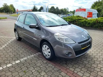 Gebraucht Renault Clio Collection 75 PS (55 kW) 2013 Grau