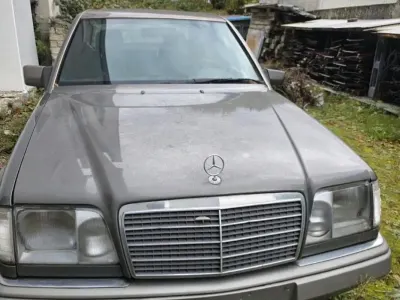 Gebraucht Mercedes E220 150 PS (110 kW) 1994 Silber Limousine
