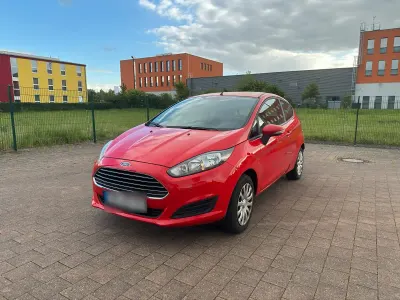Gebraucht Ford Fiesta 80 PS (58 kW) 2014 Rot Kleinwagen