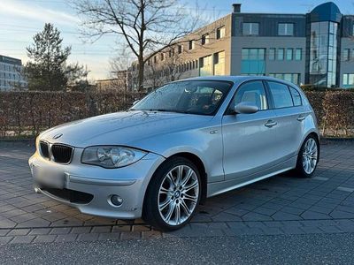 Gebraucht BMW 118 122 PS (89 kW) 2005 Silber Kleinwagen