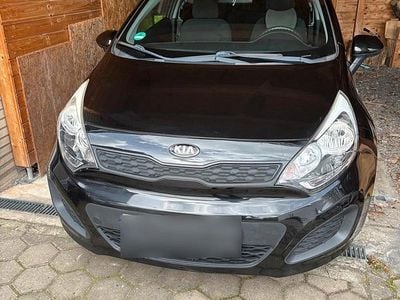 Second-hand Kia Rio 75 CP (55 kW) 2014 Negru Hatchback
