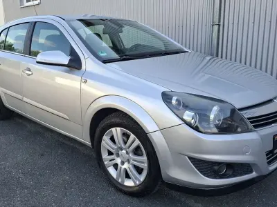 Gebraucht Opel Astra Innovation 116 PS (85 kW) 2009 Silber Limousine