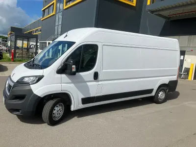 Gebraucht Peugeot Boxer 165 PS (121 kW) 2021 Weiß Van