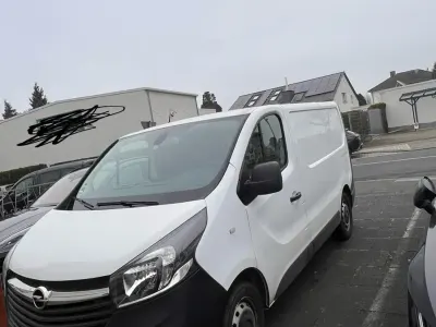 Gebraucht Opel Vivaro 100 PS (73 kW) 2017 Weiß Van / Kleinbus