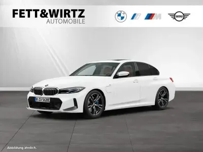 Gebraucht BMW 330e M Sport 292 PS (214 kW) 2025 Alpinweiß iii Limousine