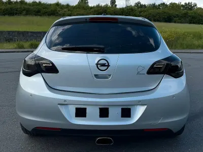 Gebraucht Opel Astra Cosmo 116 PS (85 kW) 2010 Silber Limousine