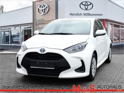 Gebraucht Toyota Yaris Hybrid Comfort 116 PS (85 kW) 2022 Weiß Limousine