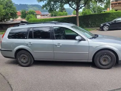 Gebraucht Ford Mondeo Ghia 125 PS (91 kW) 2004 Silber Kombi