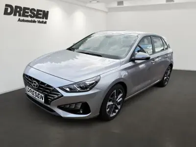 Gebraucht Hyundai i30 Trend 120 PS (88 kW) 2023 Silber Limousine