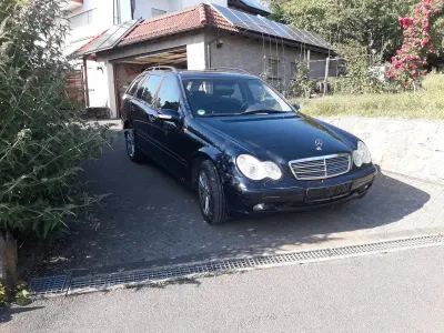 Gebraucht Mercedes C180 142 PS (104 kW) 2003 Blau Kombi