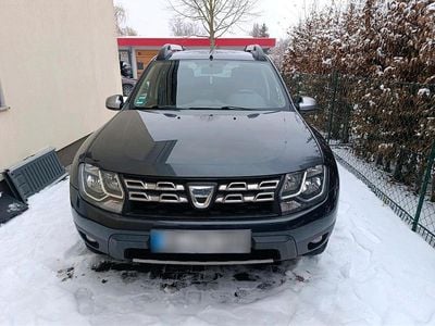 Gebraucht Dacia Duster Celebration 125 PS (91 kW) 2015 Grau SUV
