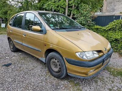 Gebraucht Renault Scénic 108 PS (79 kW) 1999 Gold Van / Kleinbus