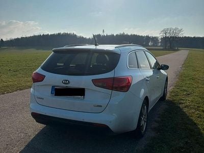 Gebraucht Kia Ceed Sportswagon Spirit 135 PS (99 kW) 2014 Weiß Kombi