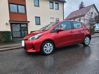 Gebraucht Toyota Yaris Hybrid 75 PS (55 kW) 2012 Rot Kleinwagen