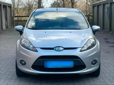 Gebraucht Ford Fiesta 82 PS (60 kW) 2009 Silber Kleinwagen