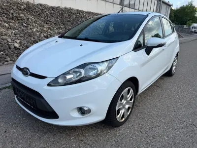 Gebraucht Ford Fiesta 82 PS (60 kW) 2012 Weiß Kleinwagen