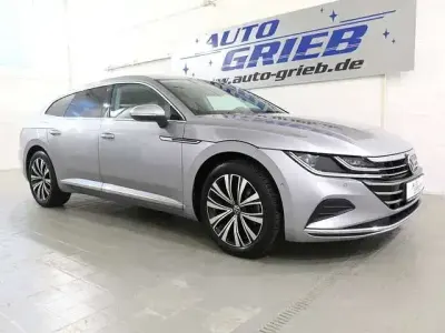 Gebraucht VW Arteon Elegance 218 PS (160 kW) 2023 Pyritsilber metallic Kombi