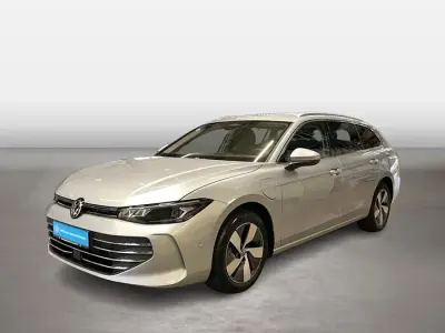 Gebraucht VW Passat Business 150 PS (110 kW) 2025 Oyster silver Kombi