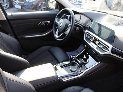 Gebraucht BMW 318 Advantage 156 PS (114 kW) 2022 Schwarz Limousine