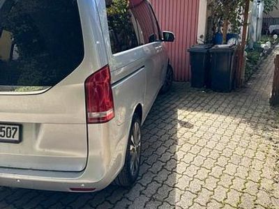 Mercedes V220