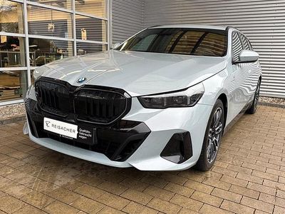 Gebraucht BMW 550e Comfort Edition 313 PS (230 kW) 2025 M brooklyn grau metallic Kombi