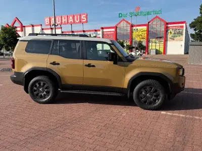 Gebraucht Toyota Land Cruiser Edition 205 PS (150 kW) 2024 Beige SUV