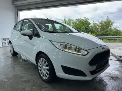 Gebraucht Ford Fiesta 75 PS (55 kW) 2016 Weiß Kleinwagen