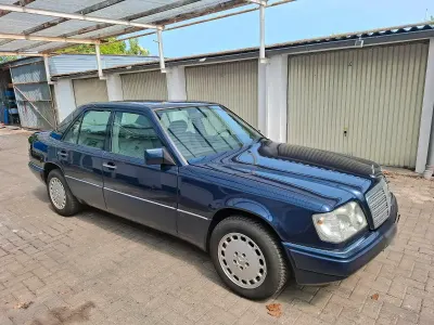 Gebraucht Mercedes 220 150 PS (110 kW) 1995 Blau Limousine