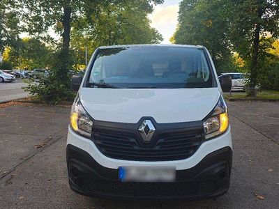 Weiß Gebraucht 2016 Renault Trafic Van / Kleinbus | 9.500 €